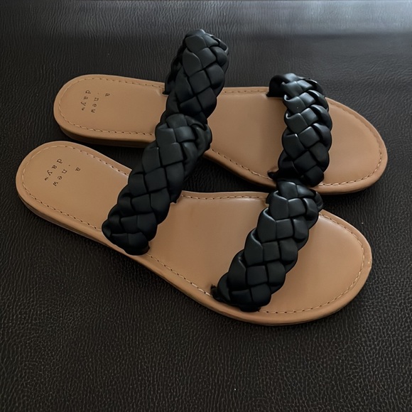 Sandals - Picture 2 of 4